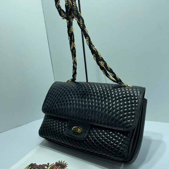 Bally Quilted Leather Shoulder Bag in Black. - Picture 2 of 13